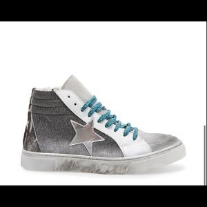 Steve Madden Reis Silver Sneaker Blue Laces